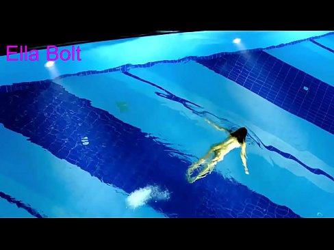 ❤️ Ma nistax nieqaf nara, blonda żagħżugħa maqbuda tgħum nuda fil-pool tar-resort ELLA BOLT ❤️❌ Porno lilna